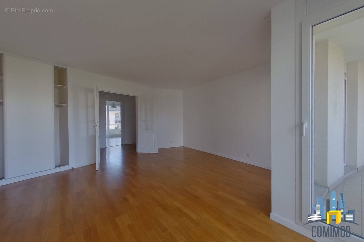Appartement à COURBEVOIE