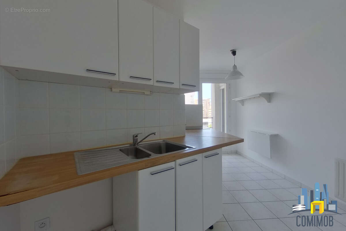 Appartement à COURBEVOIE
