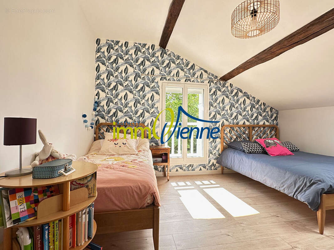 Maison à SAINT-JULIEN-L&#039;ARS