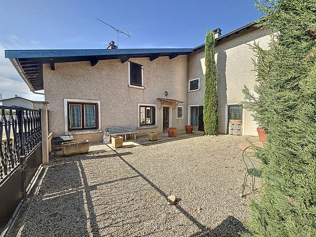 Maison à SAINT-VULBAS