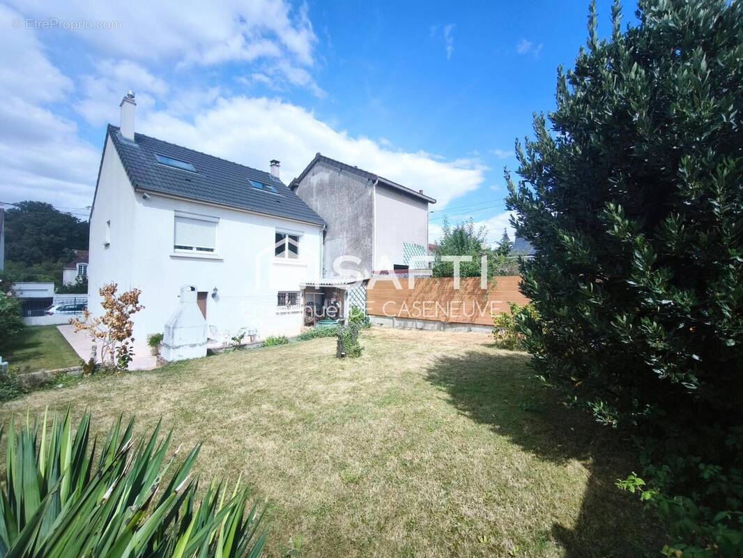 Photo 1 - Maison à LIVRY-GARGAN