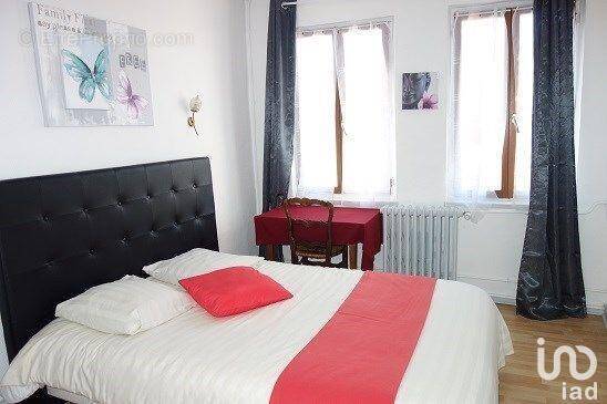 Photo 1 - Commerce à SURESNES