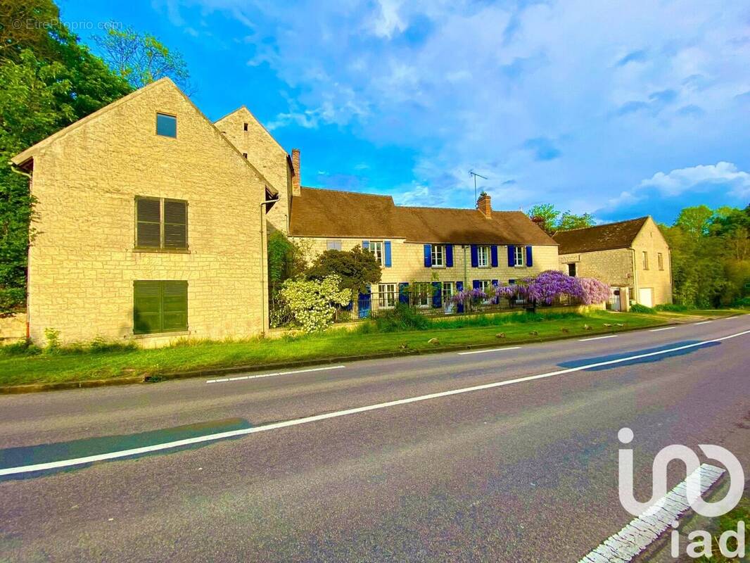 Photo 1 - Maison à VALLANGOUJARD