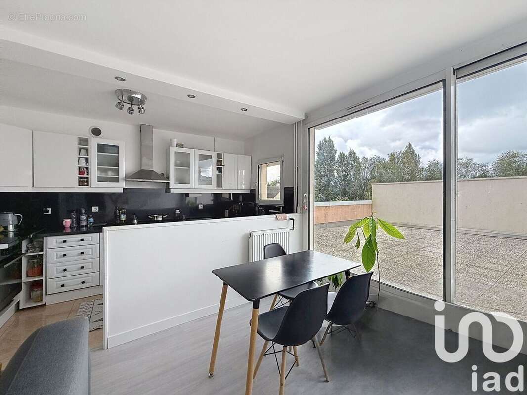 Photo 2 - Appartement à SAVIGNY-LE-TEMPLE