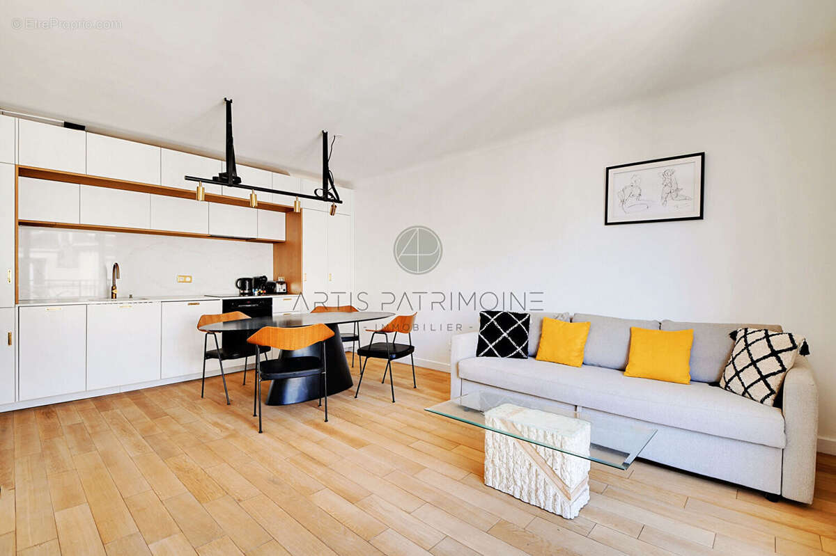Appartement à PARIS-17E