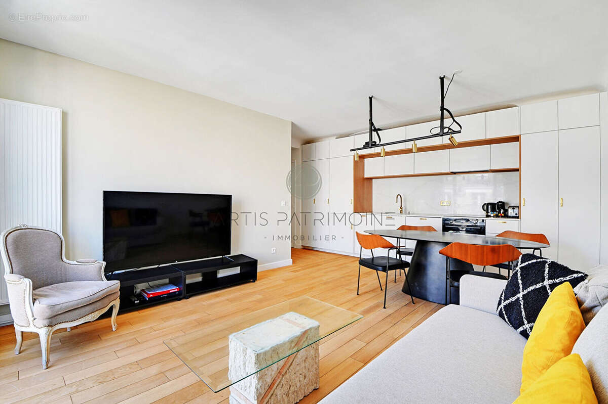 Appartement à PARIS-17E