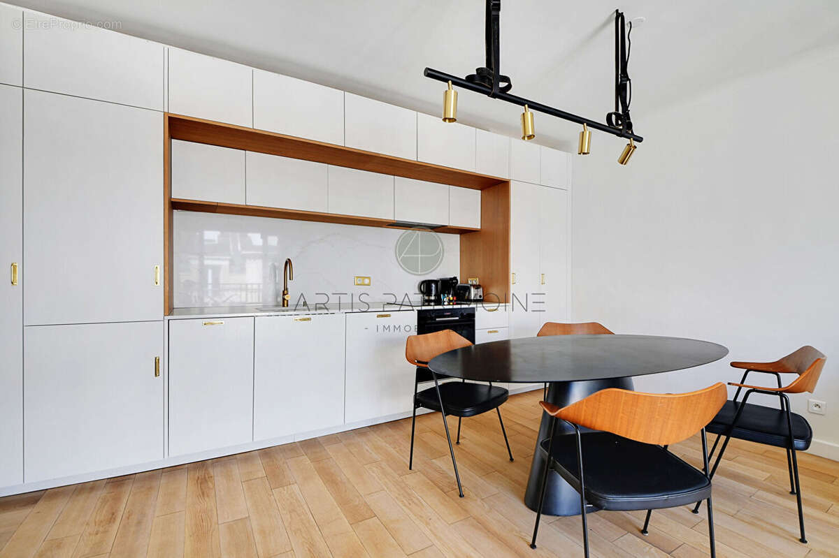 Appartement à PARIS-17E