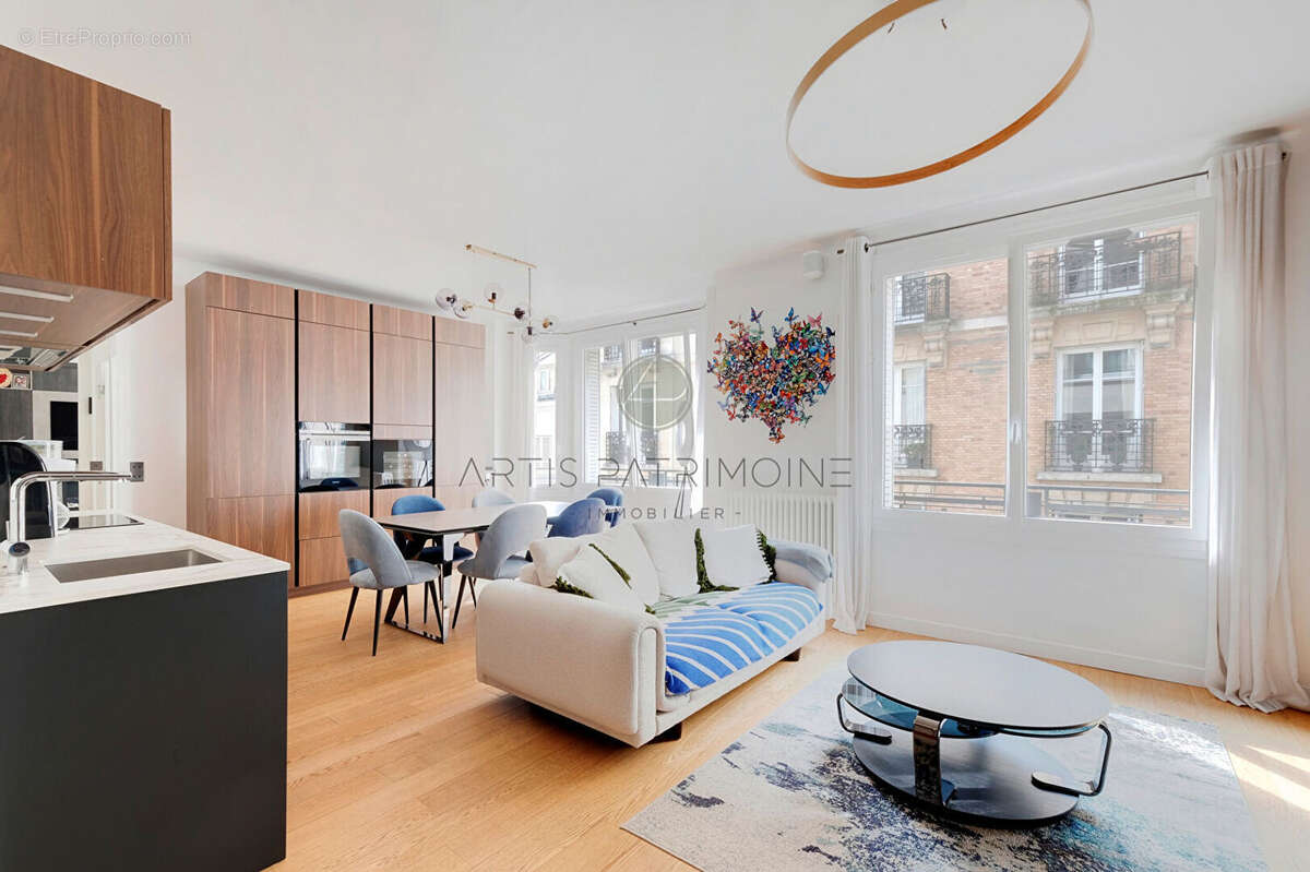 Appartement à PARIS-17E