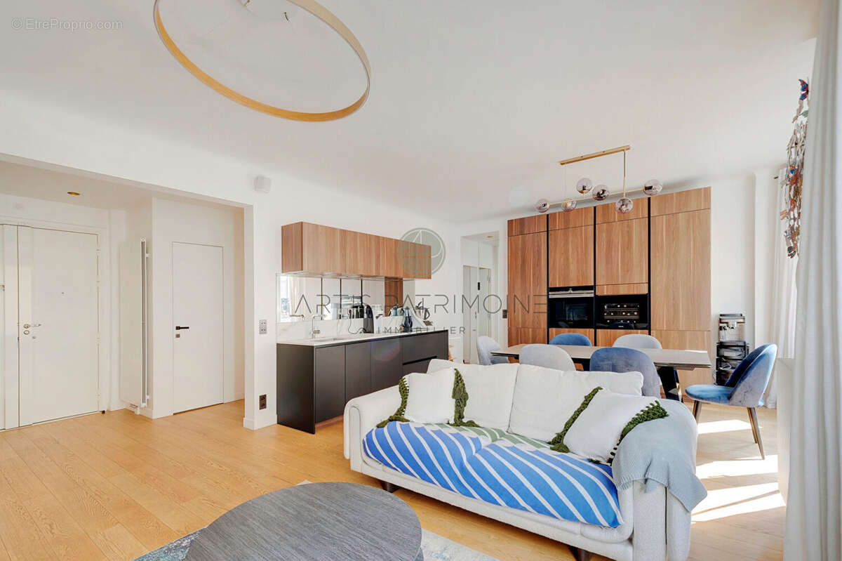 Appartement à PARIS-17E