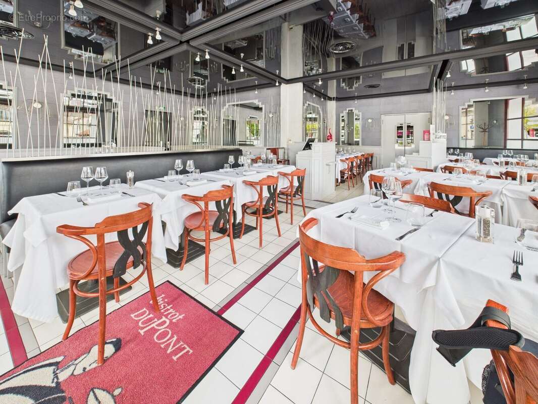 Autre à PONT-SAINTE-MARIE