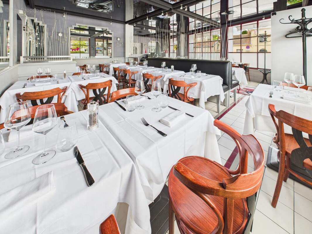 Autre à PONT-SAINTE-MARIE