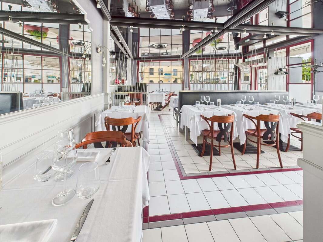 Autre à PONT-SAINTE-MARIE