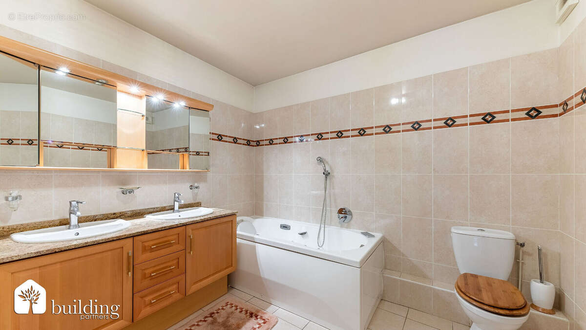 Appartement à LEVALLOIS-PERRET