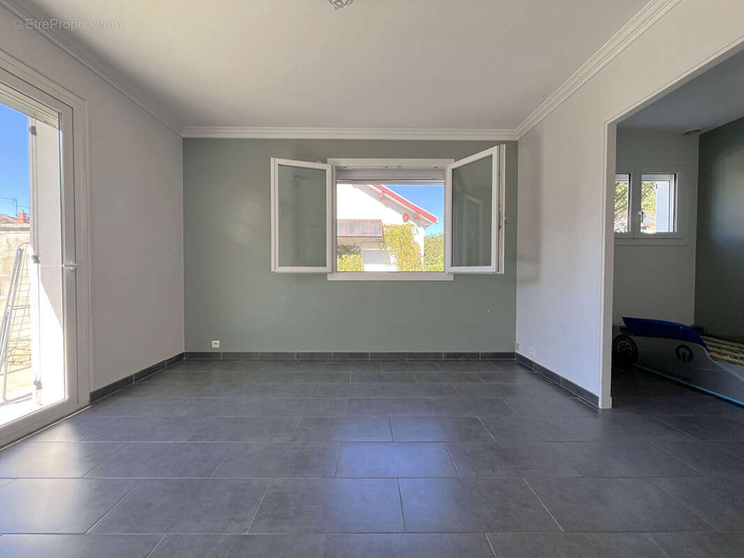 Maison à PONT-DE-CHERUY