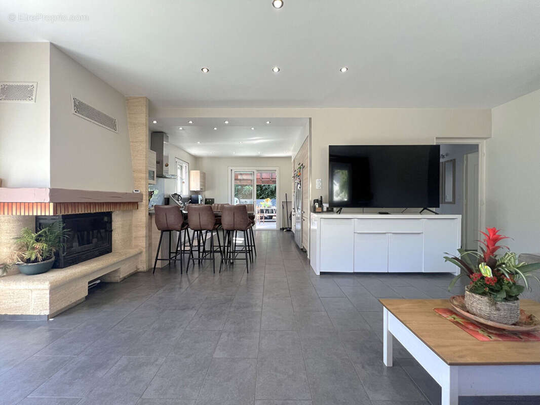 Maison à PONT-DE-CHERUY