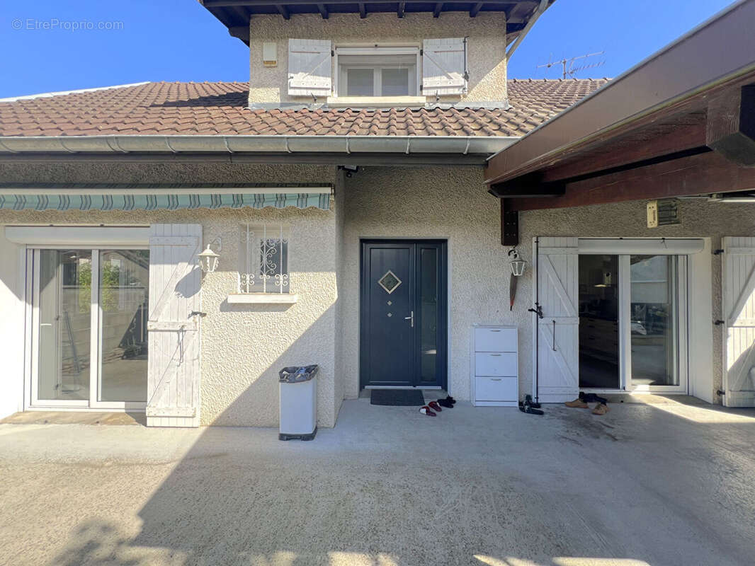 Maison à PONT-DE-CHERUY