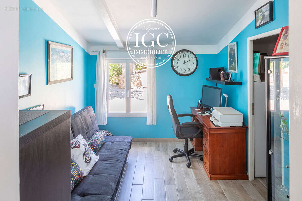 Commerce à GIGNAC-LA-NERTHE