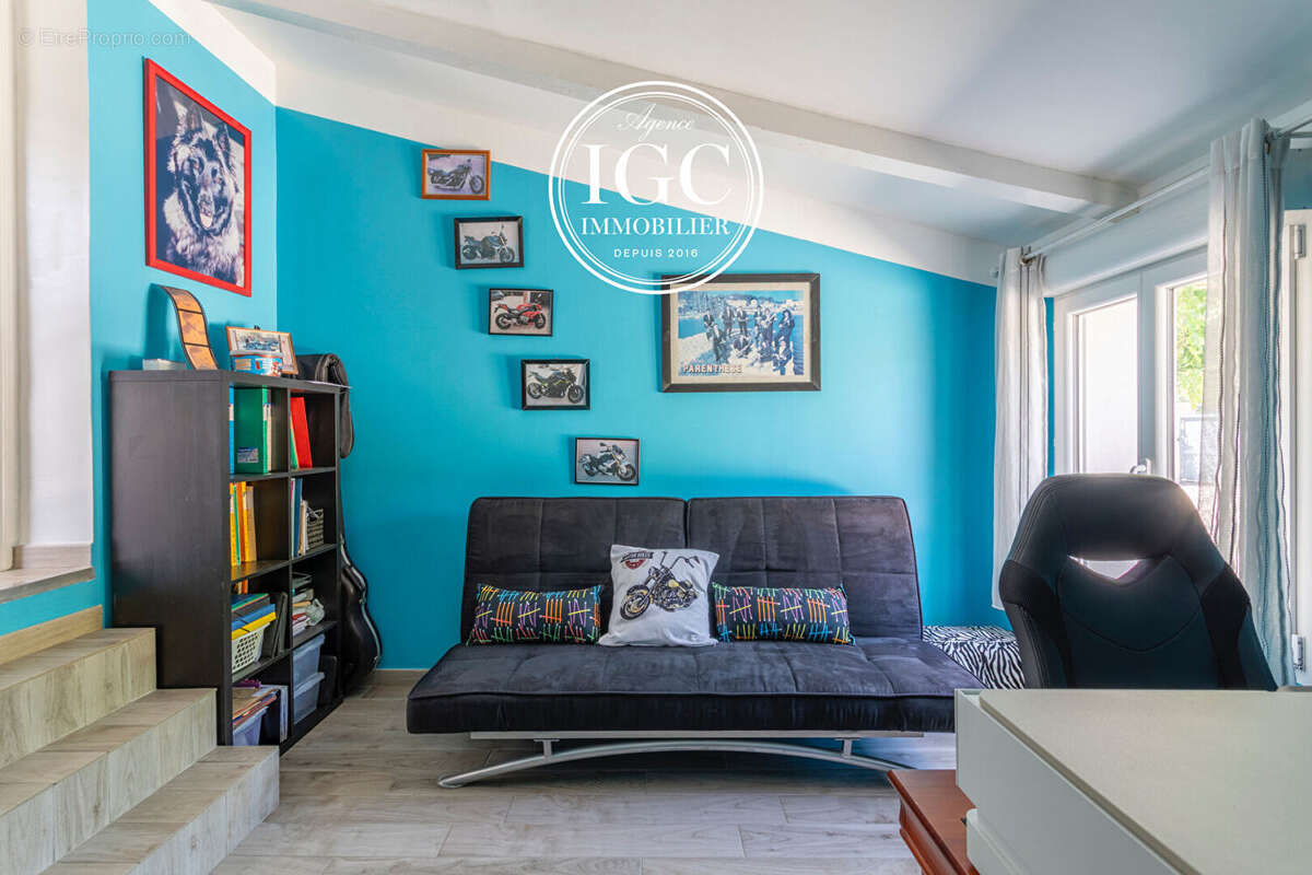 Commerce à GIGNAC-LA-NERTHE