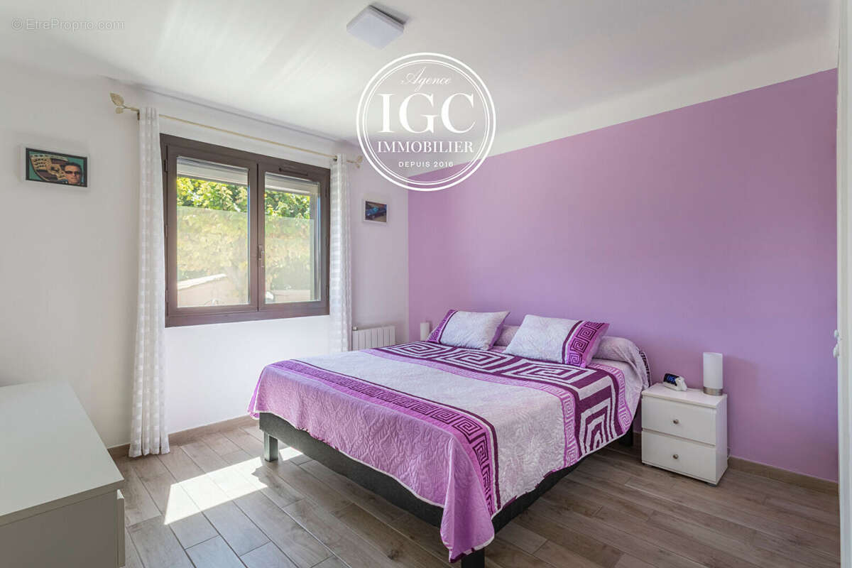 Commerce à GIGNAC-LA-NERTHE