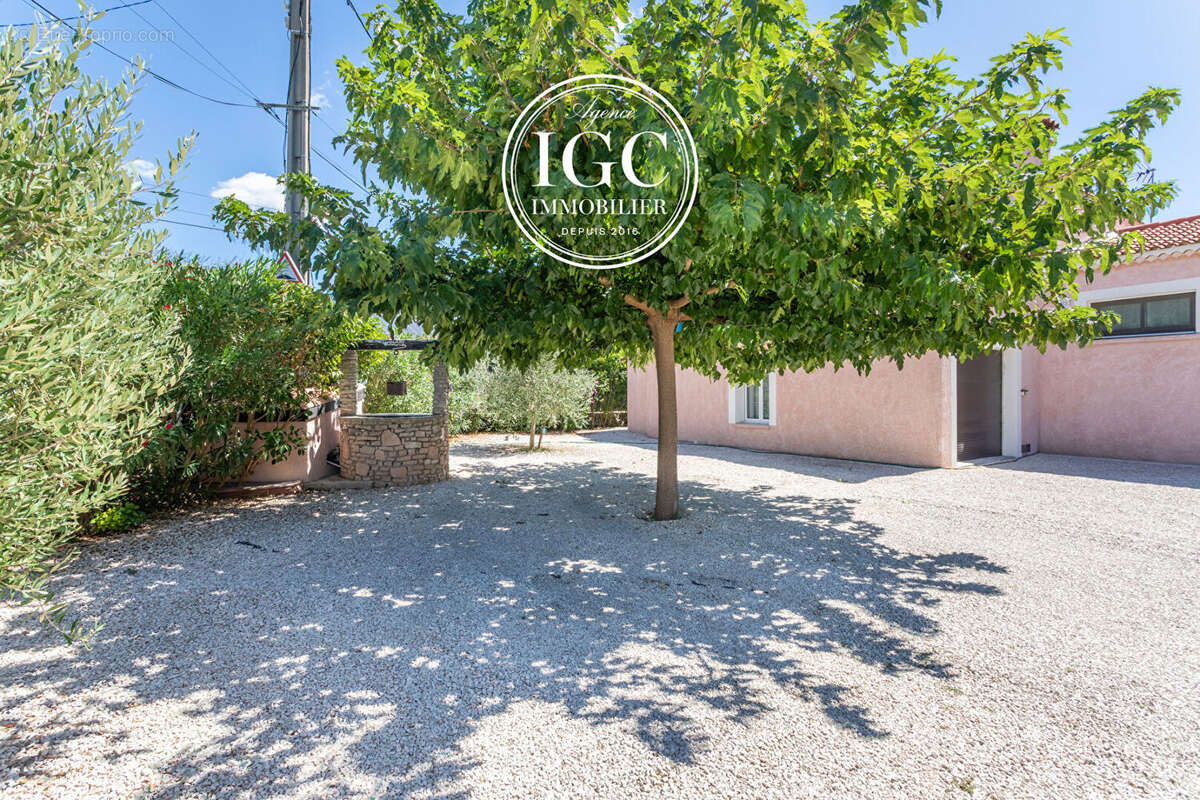 Commerce à GIGNAC-LA-NERTHE