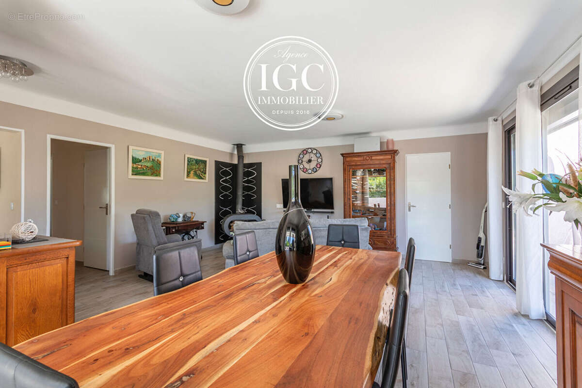 Commerce à GIGNAC-LA-NERTHE