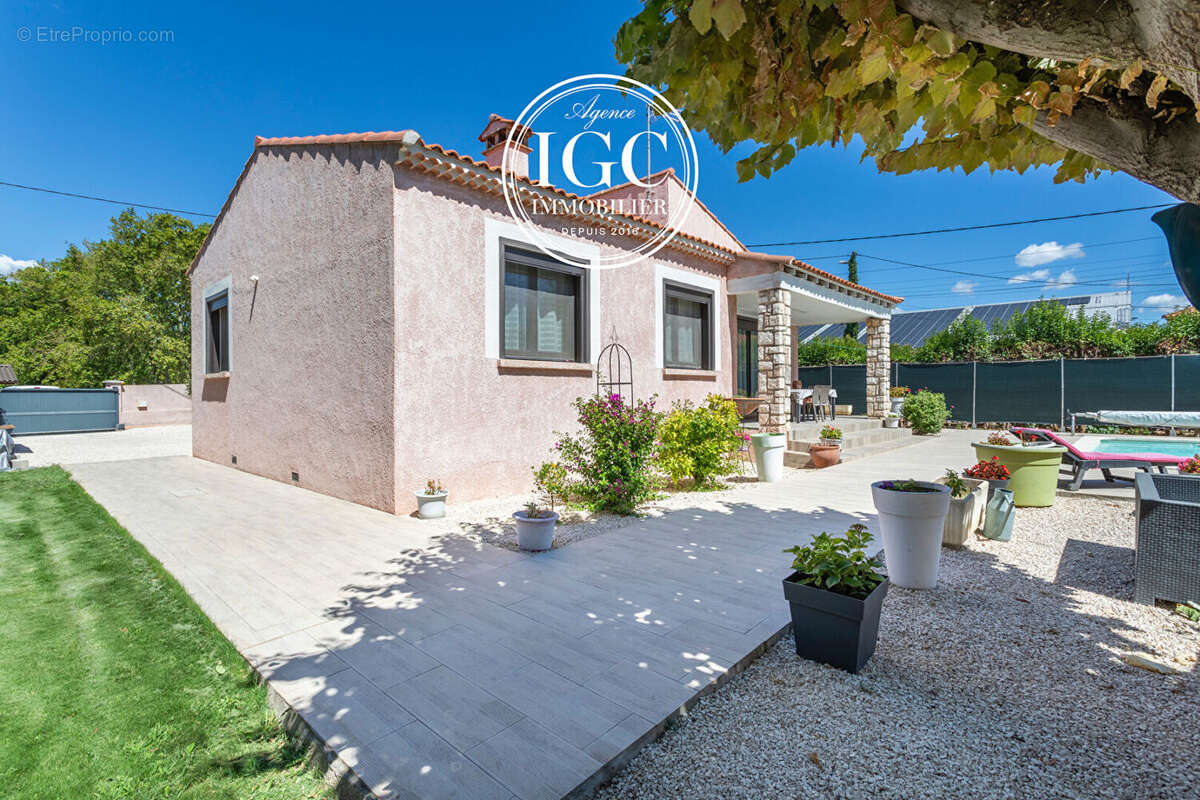 Commerce à GIGNAC-LA-NERTHE