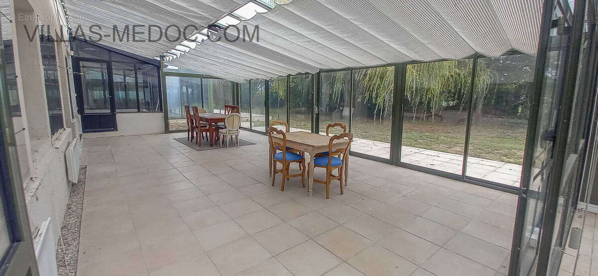 Maison à SAINT-CHRISTOLY-MEDOC