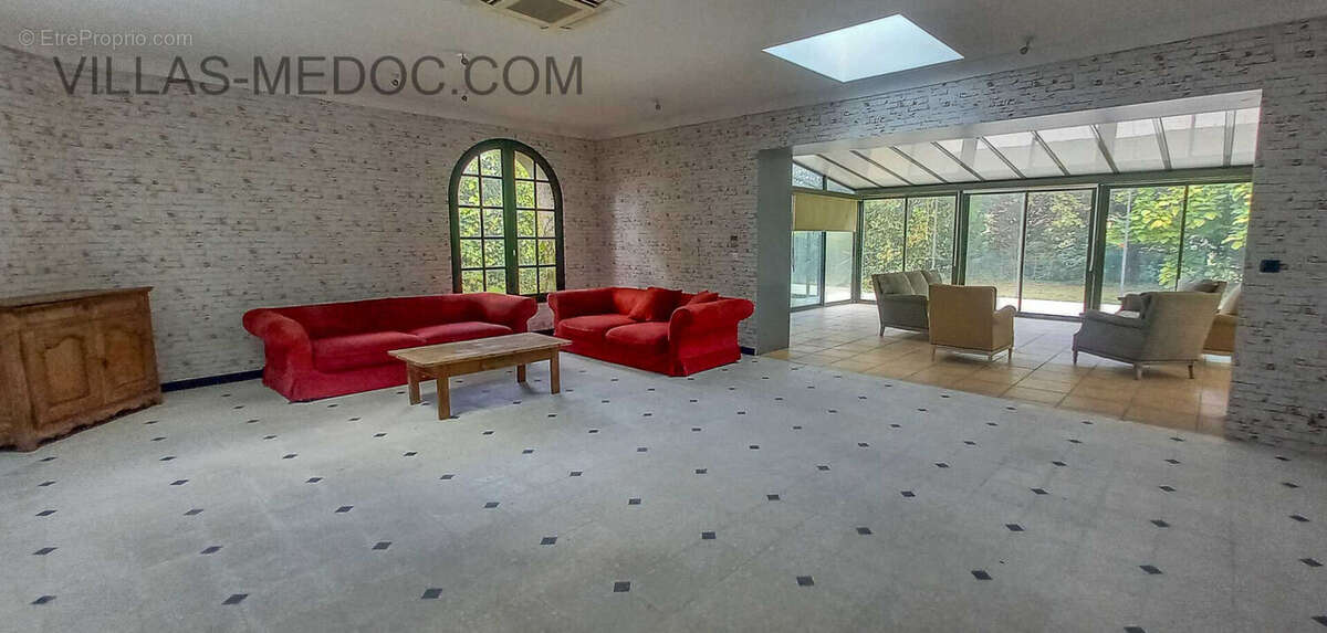 Maison à SAINT-CHRISTOLY-MEDOC