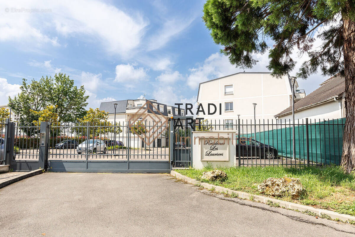 Appartement à SAINTE-GENEVIEVE-DES-BOIS
