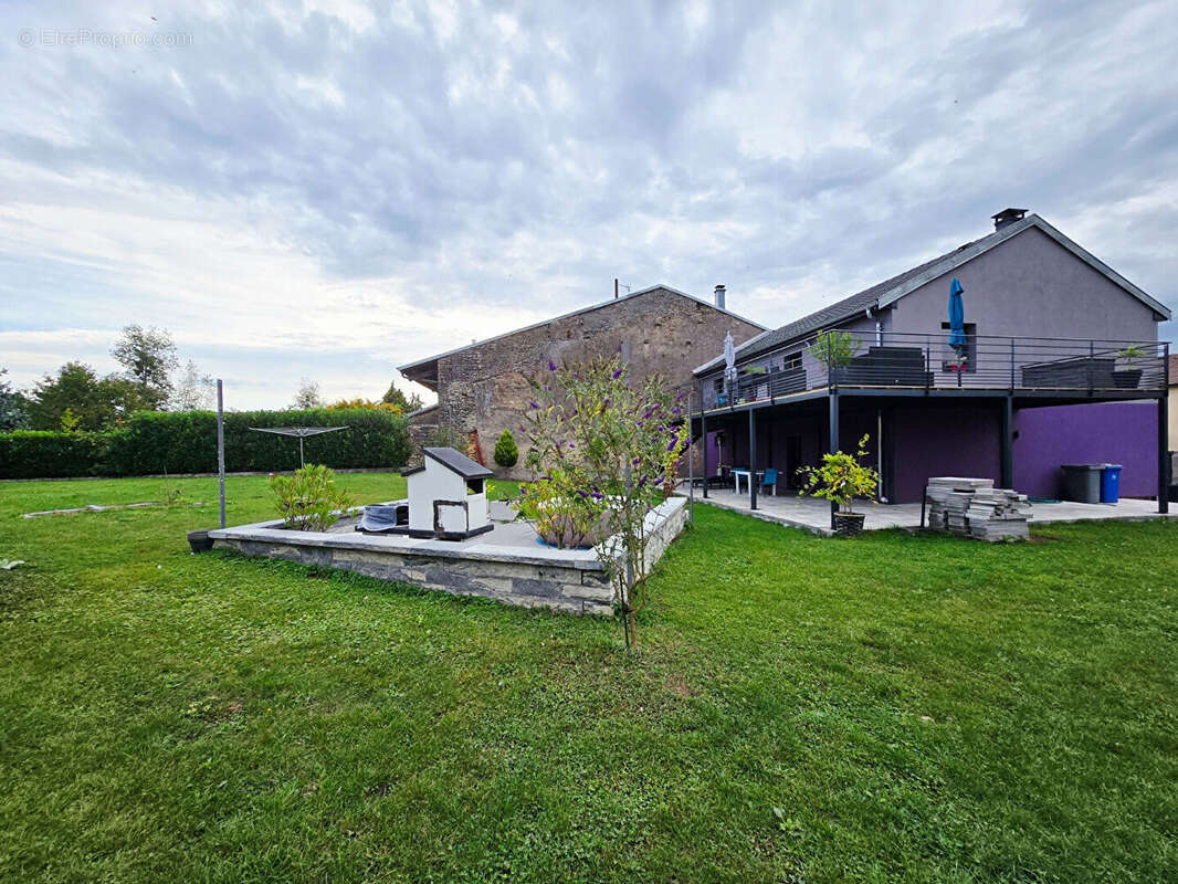 Maison à SAINT-PIERREMONT