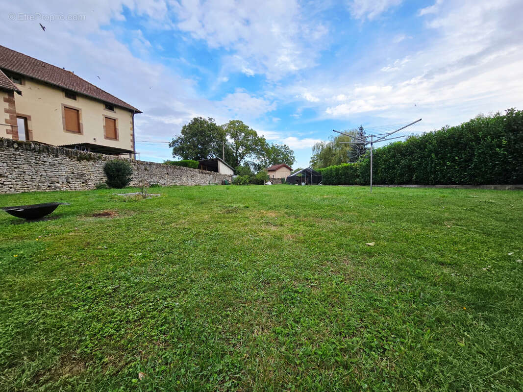 Maison à SAINT-PIERREMONT
