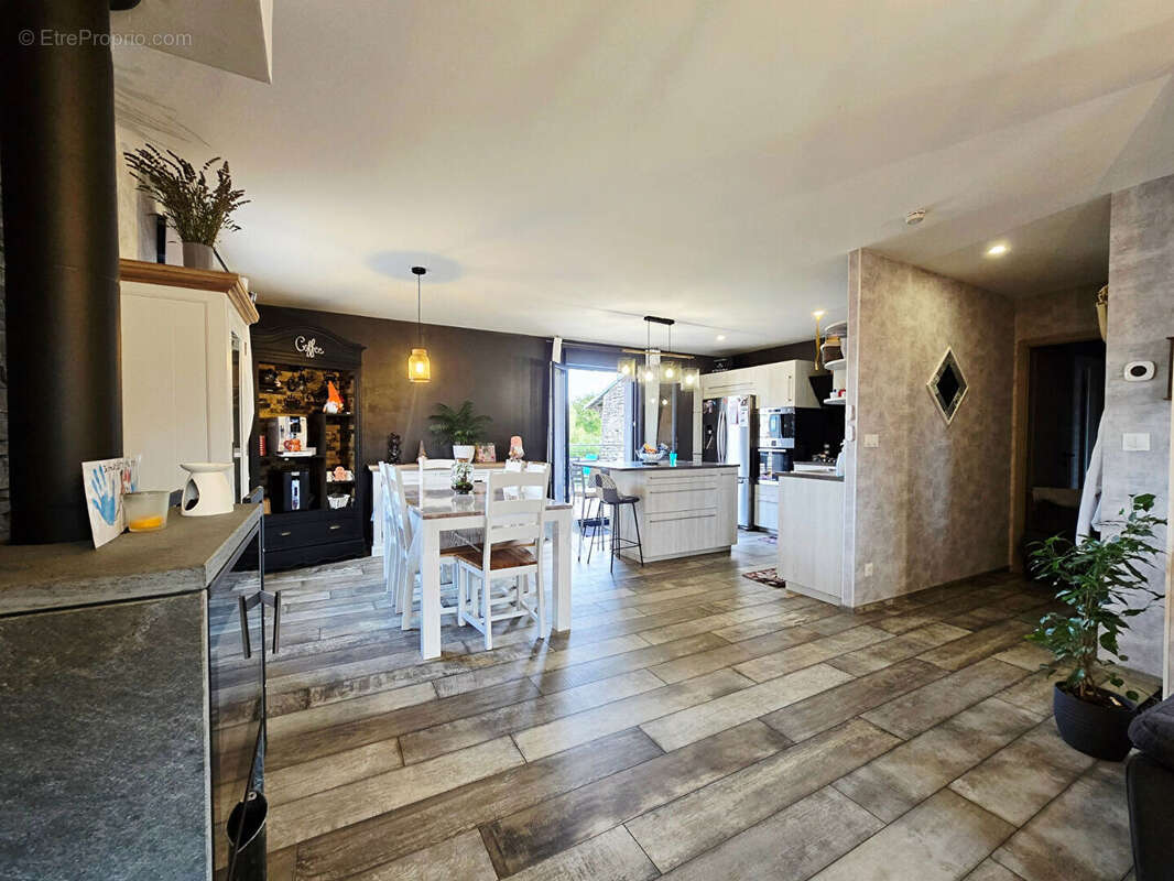 Maison à SAINT-PIERREMONT