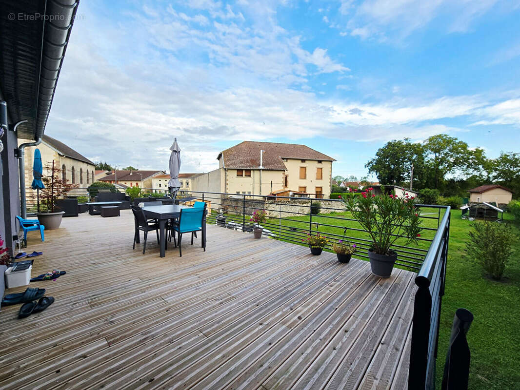 Maison à SAINT-PIERREMONT