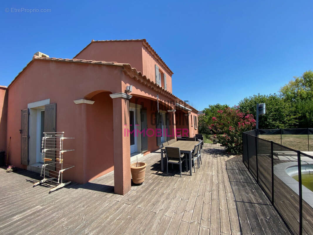 Maison à L'ISLE-SUR-LA-SORGUE