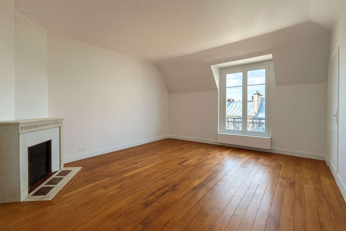 Appartement à PARIS-8E