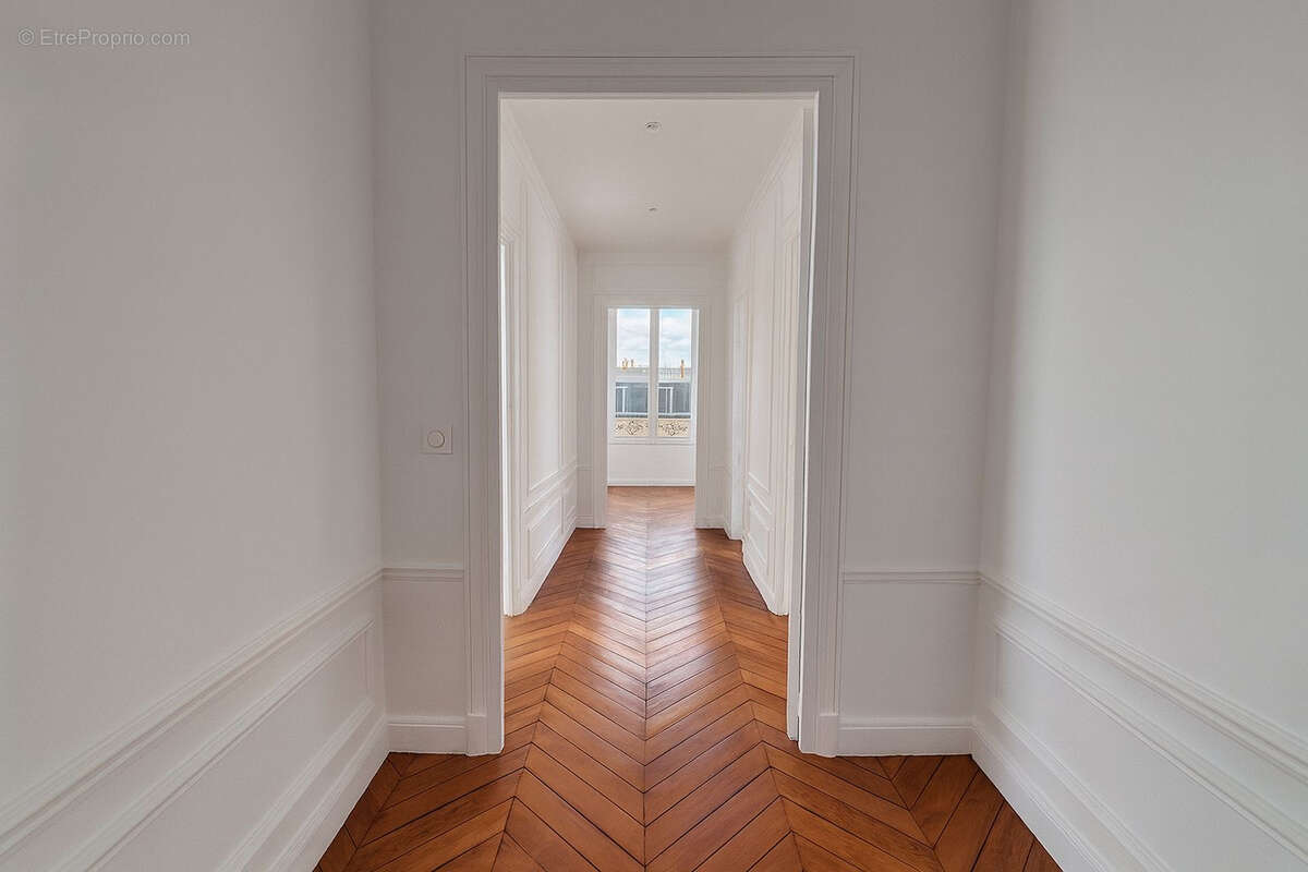 Appartement à PARIS-8E