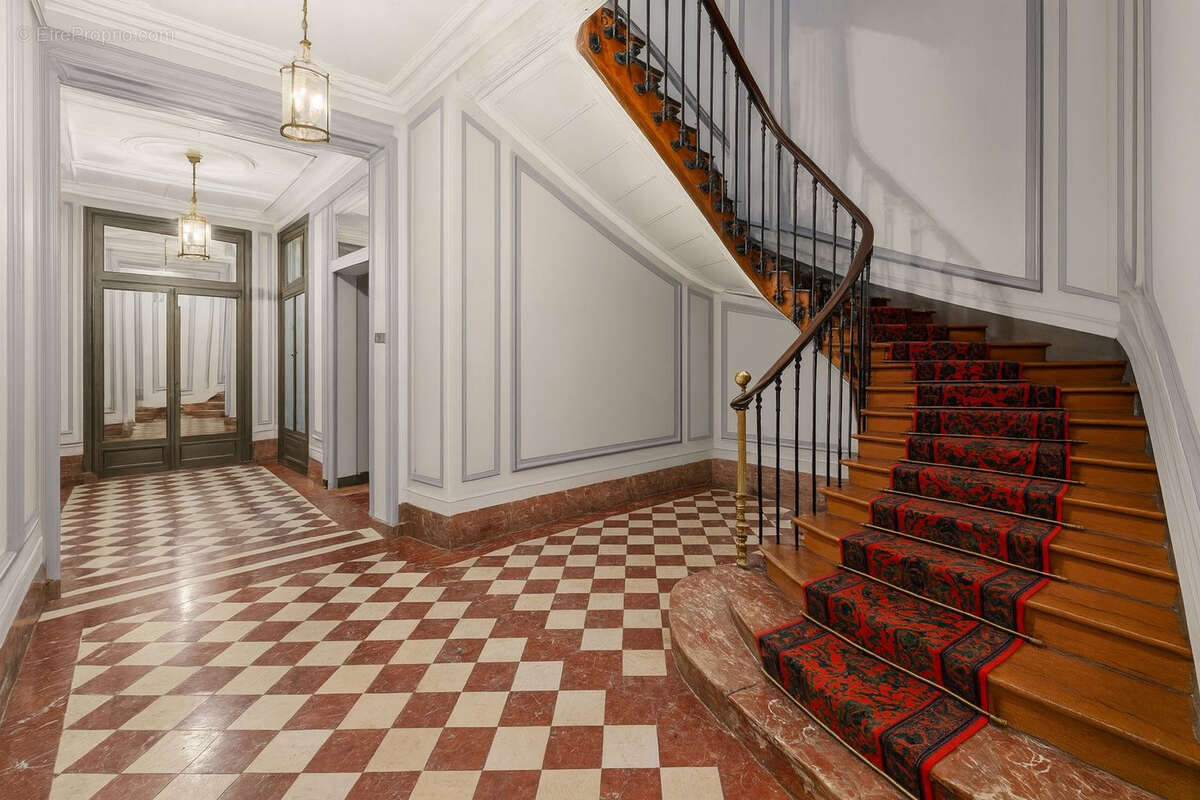 Appartement à PARIS-8E