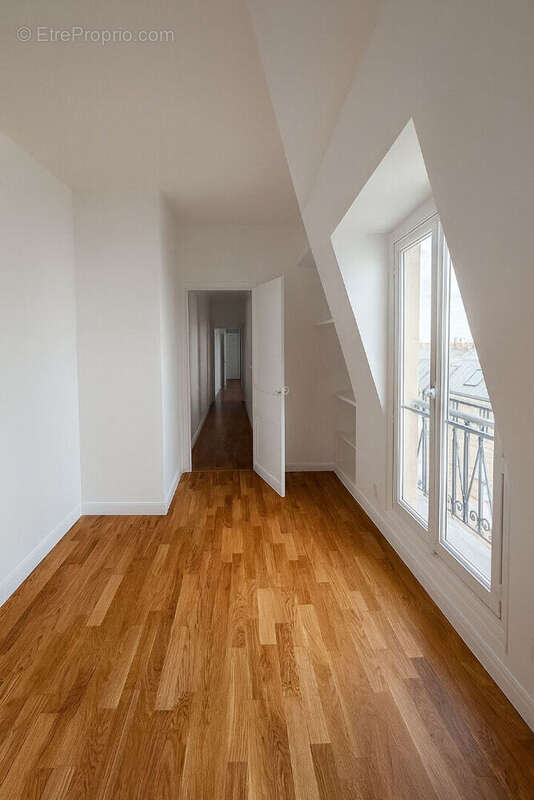 Appartement à PARIS-8E