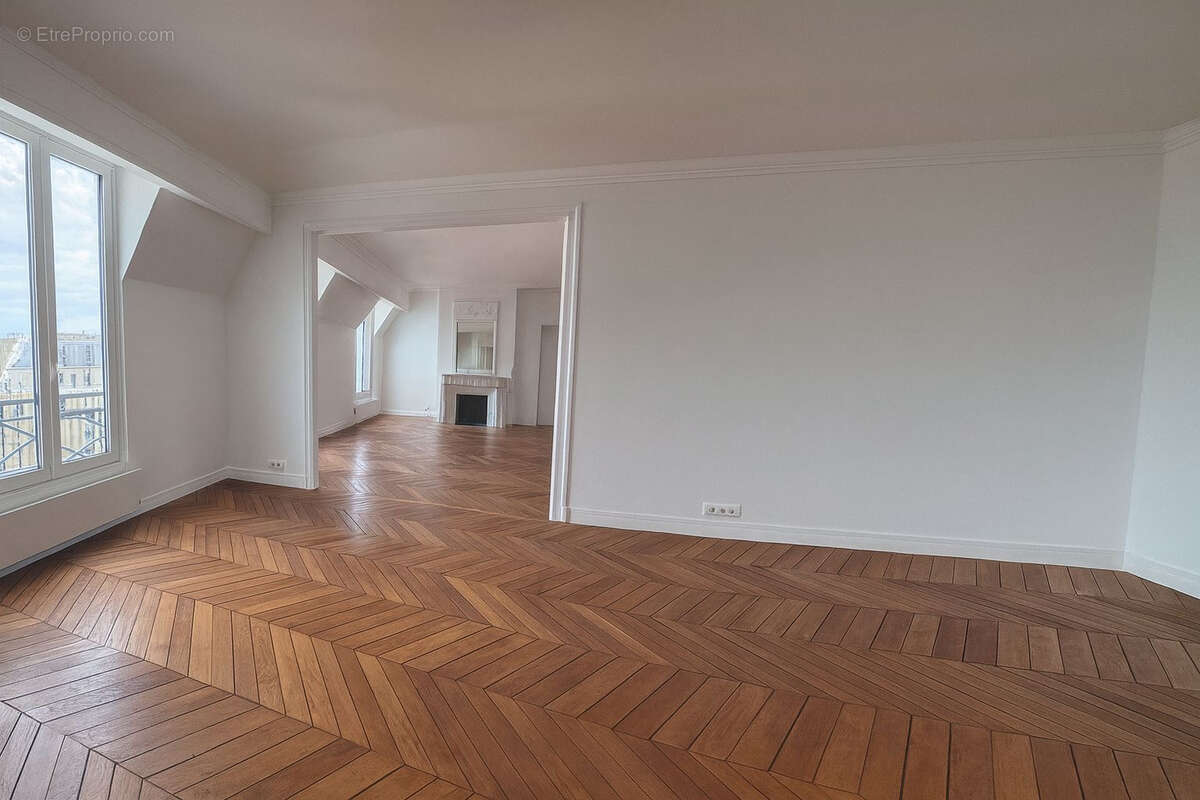 Appartement à PARIS-8E