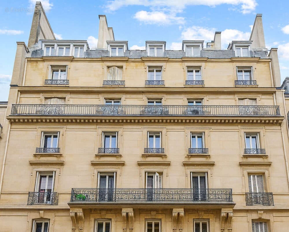 Appartement à PARIS-8E