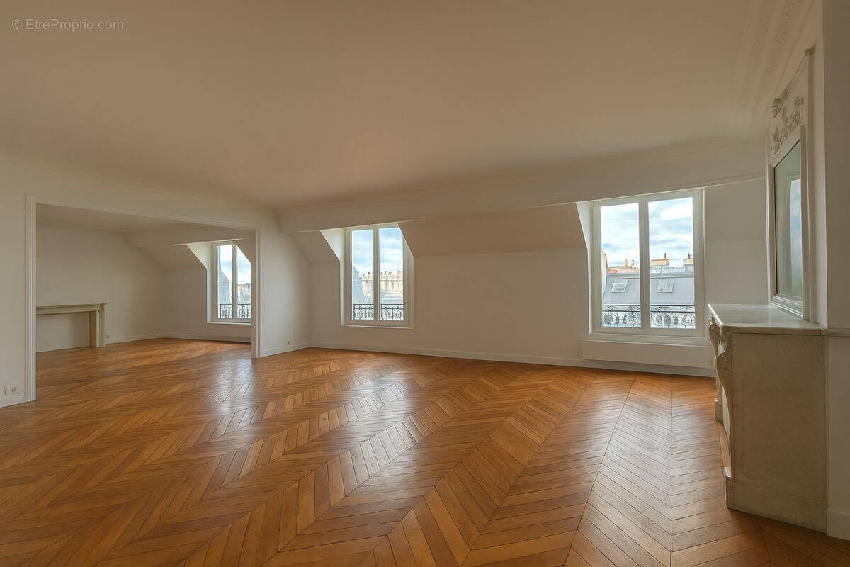 Appartement à PARIS-8E