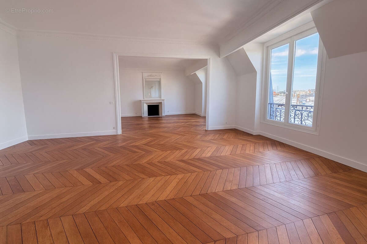 Appartement à PARIS-8E