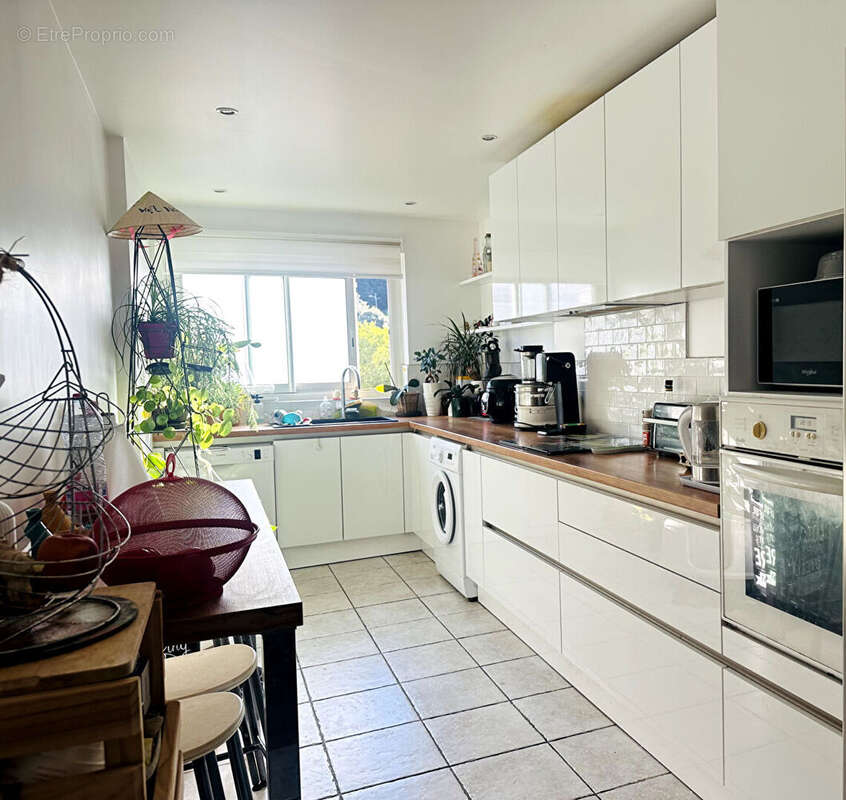 Appartement à SAINT-LAURENT-DU-VAR