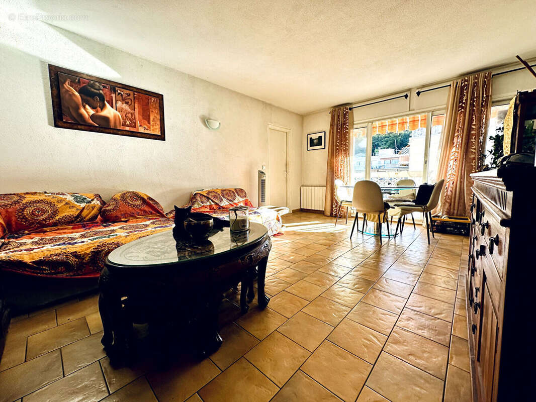 Appartement à SAINT-LAURENT-DU-VAR