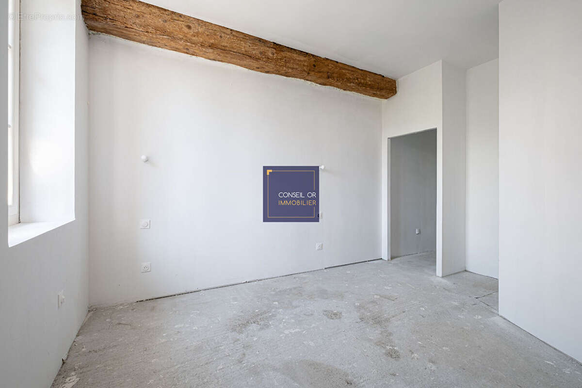 Appartement à SAINT-GENIS-LAVAL