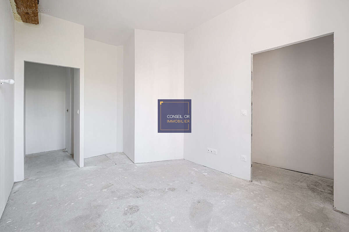 Appartement à SAINT-GENIS-LAVAL