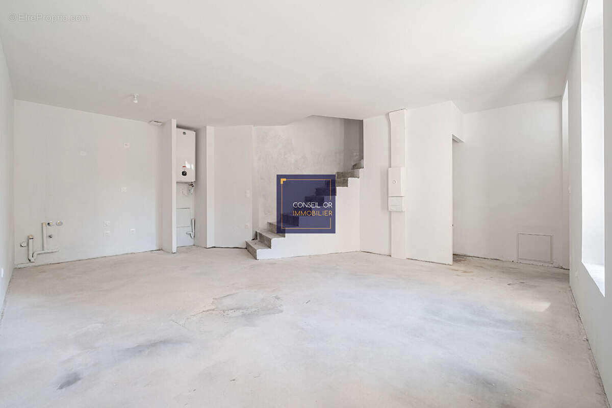 Appartement à SAINT-GENIS-LAVAL