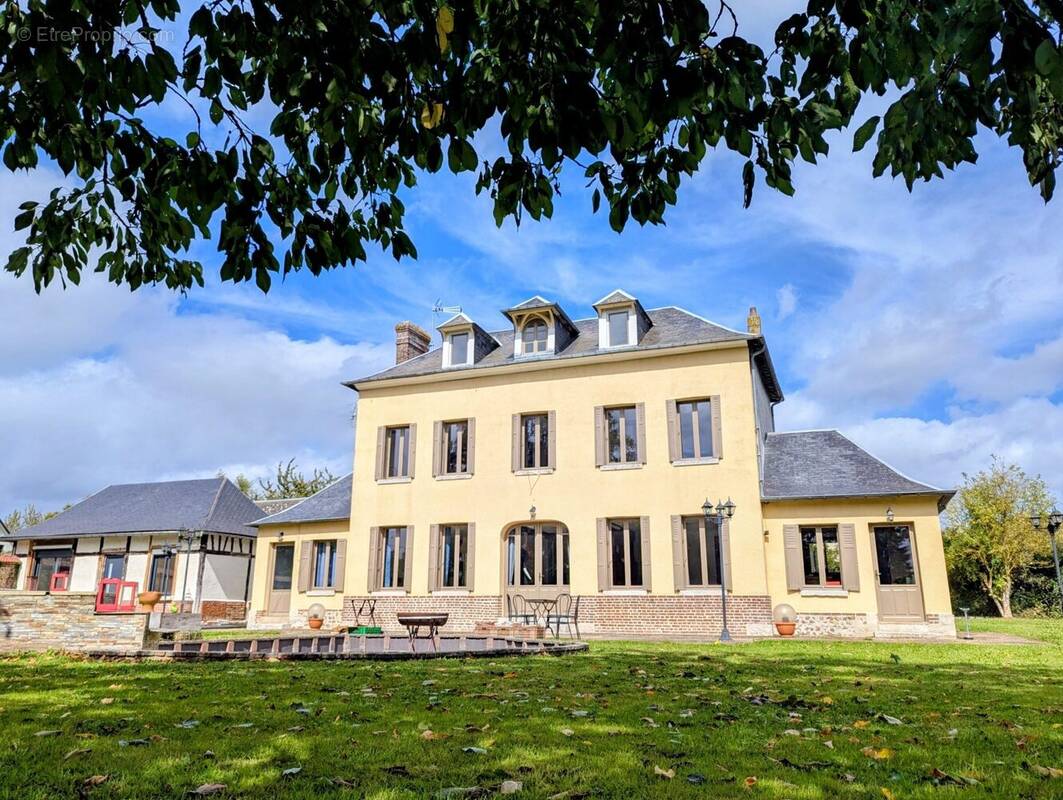 Maison à SAINT-OUEN-DE-THOUBERVILLE