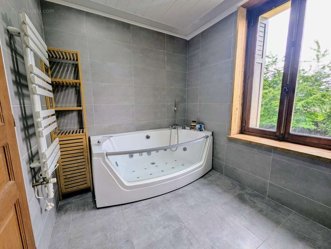 Maison à SAINT-OUEN-DE-THOUBERVILLE