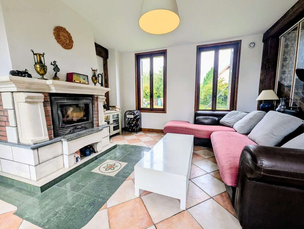 Maison à SAINT-OUEN-DE-THOUBERVILLE